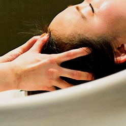 カラー・ストレートと同時施術OK